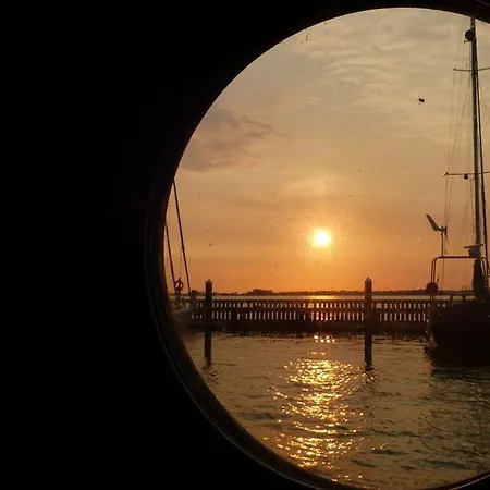 Houseboat Harmony Bådhotel