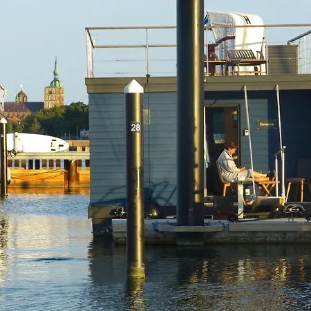 Houseboat Harmony Bådhotel *